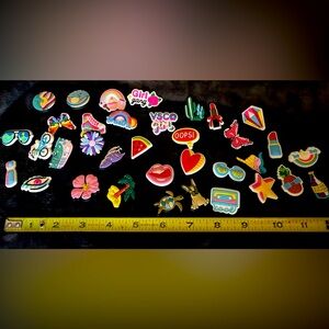 Bogg Bag charms (35)